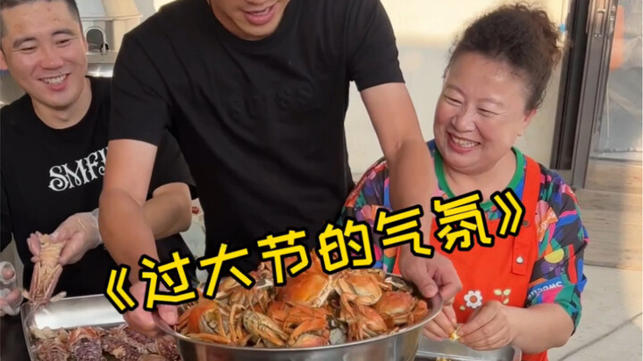 العيد على الأبواب! سأصنع بعض النقانق المشوية بحشوة كافيار السلطعون والمأكولات البحرية لأقاربي وأصدقا