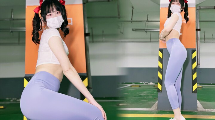 【4K】Bouncy twin tails, squishy and wiggling! wiggle wiggle