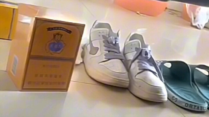 Sayang, ambilkan nasi untuk Abang.