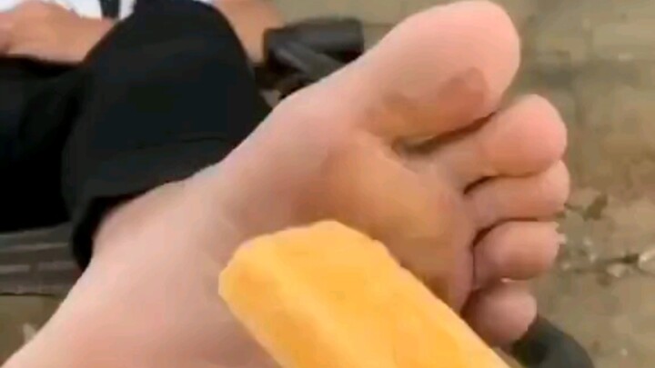 Manjakan sahabatmu dengan es krim
