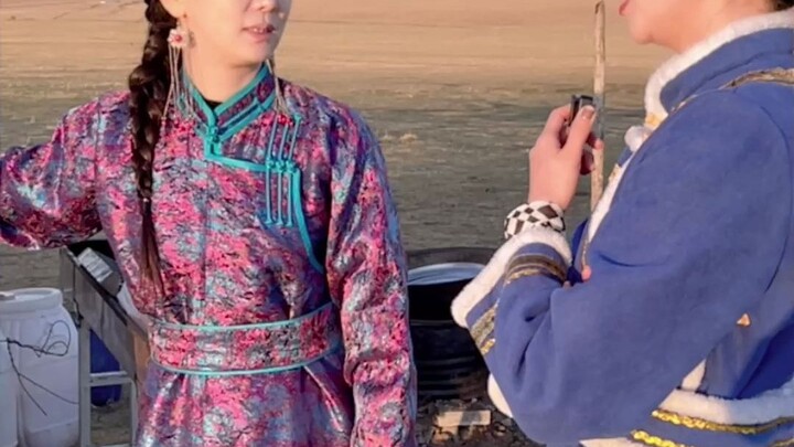 Giờ đi hẹn hò tìm người yêu cũng thực dụng vậy à? 1 tháng 56 vạn, 1000 con trâu bò, ít nhất phải là 