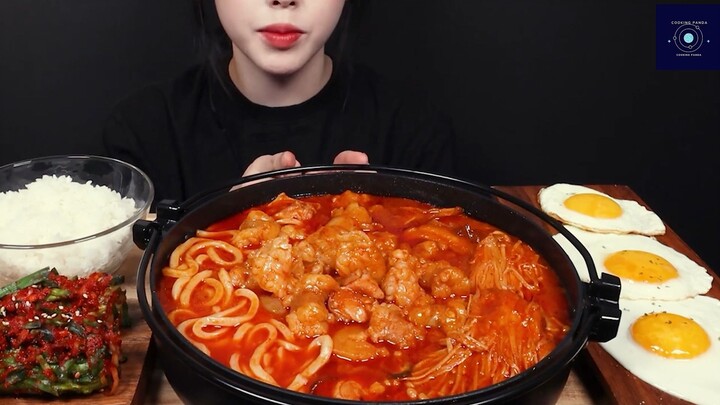 cô gái xinh đẹp bên bàn ăn 4 #cookingpanda