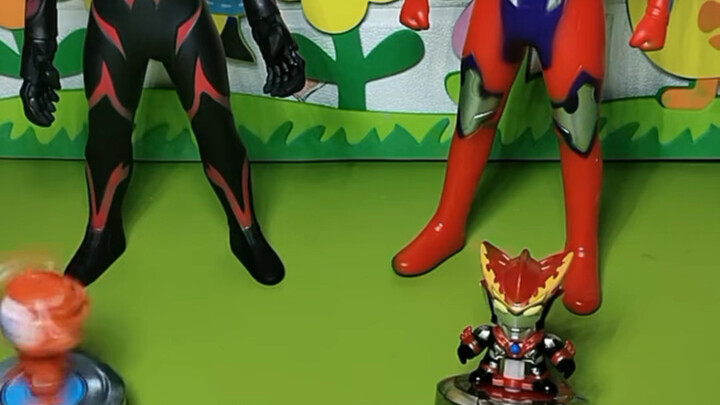 The ultimate showdown! Ultraman vs. monster toys melee