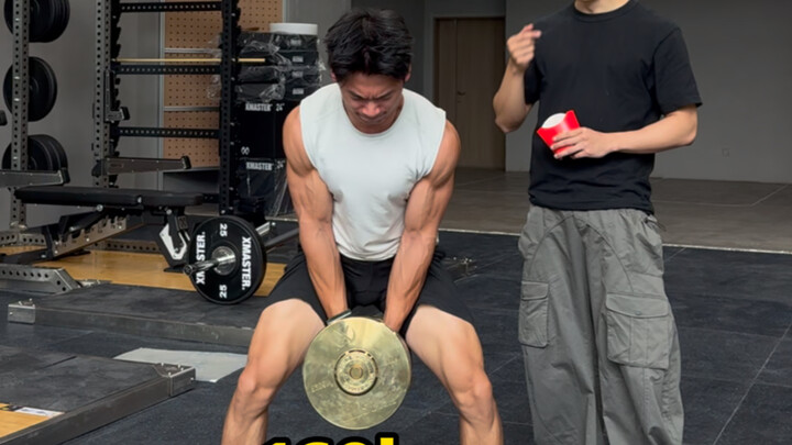 Who on earth can pull 160 kilograms with one hand?