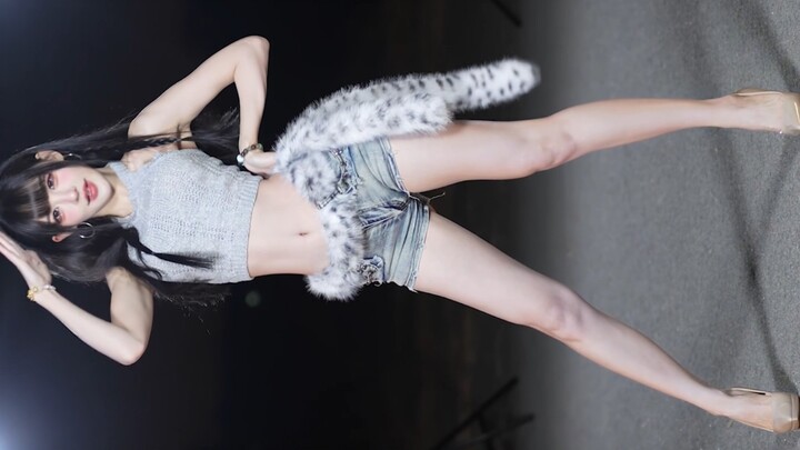 Mr. —— KARA 4K Full Screen | Zoom In | Keyframe Locked | Subject Centered