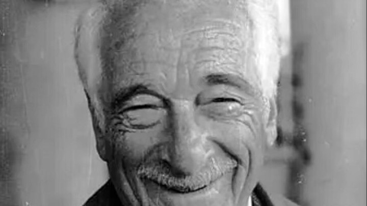 Did the master start playing "Qu Xing Jin Er Tui Lian Wei"?