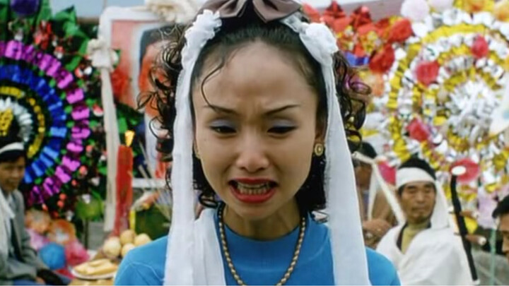 Perempuan yang meraih kekayaan dari pekerjaan menangisi orang mati: entah itu manusia atau anjing, a