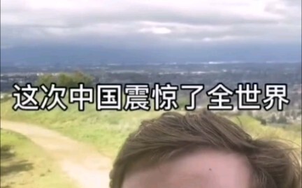 The bullet comments must be Chinese red.