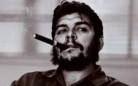 (Che Guevara) Sau khi chúng ta rời đi, họ sẽ xây trường học và bệnh viện cho các bạn và tăng lương c