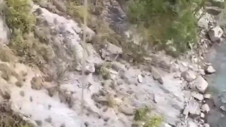 ĐM! Tưởng mày đến thật chứ!