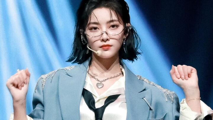 【Xu Jiaqi】Not Me – Straight Cut: Suit, Wet Hair, Gold-Frame Glasses—Three Minutes to Show You What t