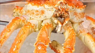 Come and listen to the sound of king crab legs clashing
