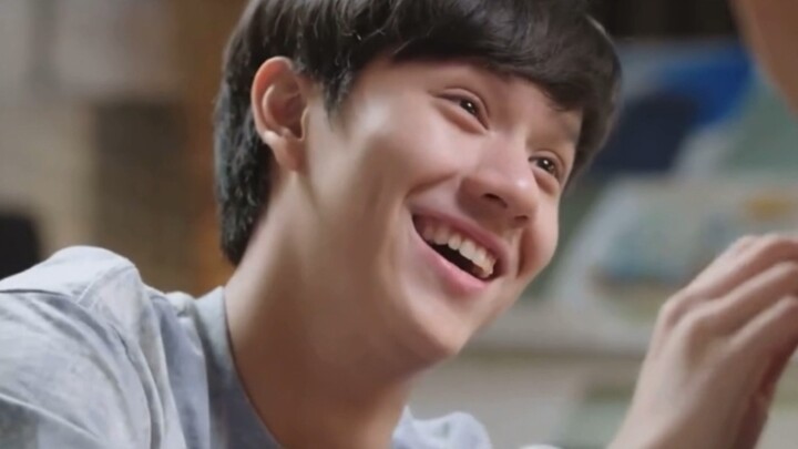 نان نونغ يزيل المكياج عن تشن بينغ لين، وتقول تشن بينغ لين: لو كان لدي نفس التجاعيد في الخدود مثلها، 