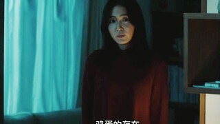 女孩买了一个破碎的鸡蛋，竟然发现里边是金蛋！