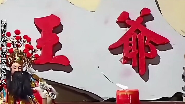 Người đàn ông đâm chết mình trước nha môn hóa ra là để tố cáo lên trời, còn tên sai nha phát hiện ra