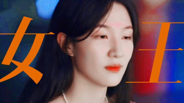 Judging by her looks, you’d think she’s a lovesick, innocent ingénue, but in reality, she’s a sharp,