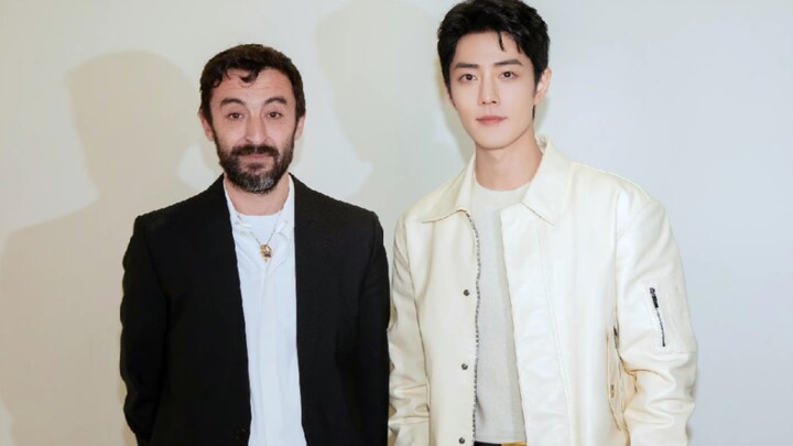 Sang pengendali yang lembut, aura Xiao Zhan yang begitu percaya diri sampai membuat direktur desain 