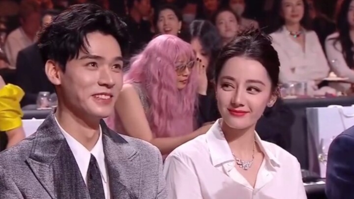 On stage and off stage, Bazaar Dilireba and Gong Jun are the most popular icons of the year🌹🌹