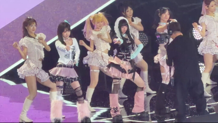 Người phụ nữ đằng sau thiên thần mơ mộng trong kiếp tái sinh