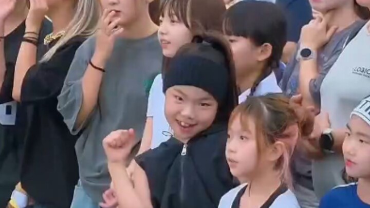 Abstract 🇰🇷 people, street dancing