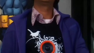 [The Big Bang Theory] Mặc chiếc áo có âm thanh phát ra từ ngực, anh chàng đẹp trai nhất trong khán p