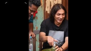 Abimana sudah siapkan kopi dari rumah wkwk #kaksproduction #abimana #abimanaaryasatya #ariekriting #