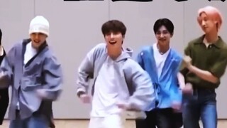 I have to dance this dance, it stays in my mind | world SEVENTEEN | Slow breakdown