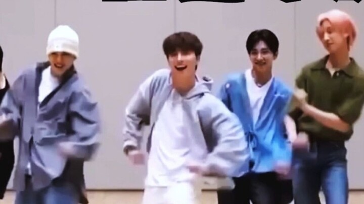I have to dance this dance, it stays in my mind | world SEVENTEEN | Slow breakdown