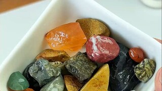 اكتمل المرحلة الأولى من آلة صقل الأحجار الكريمة، والمذيع فجأة فتح حجرًا كريمًا مذهلاً لا يُصدَّق!