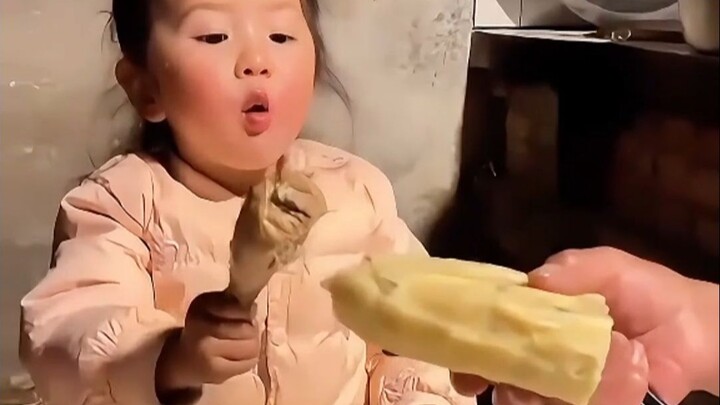 "Tôi là một con thỏ và tôi thích ăn củ cải và rau."
