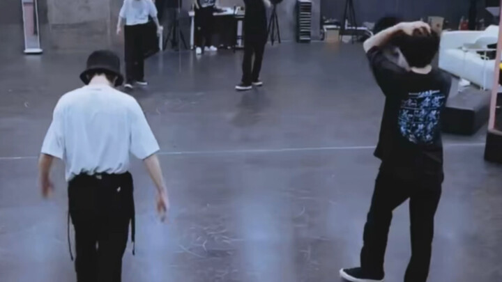Ding Chengxin x Liu Yaowen "Reckless" Dance Cover