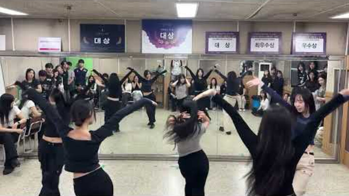 Koreografi Universitas Kyungpook Ujian Tengah Semester Pertama KiiiKiii—“Delulu&404(Era Baru)”