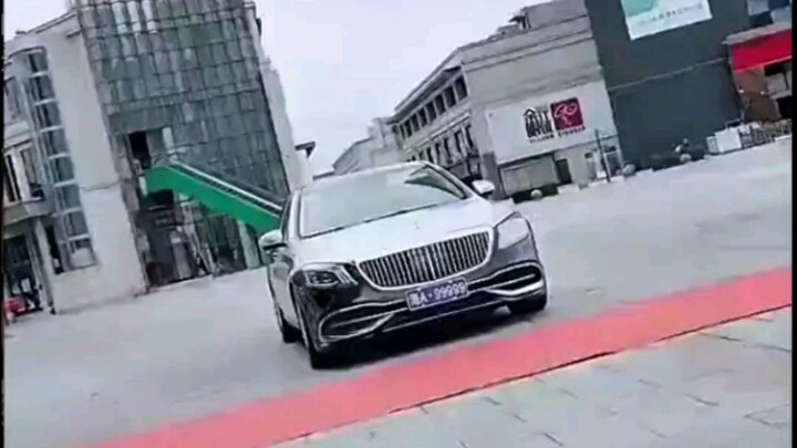 18+ Romancing the Boss : Love at First Intern