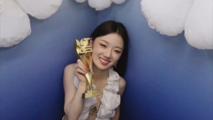 【Shan Yichun】Singer Sister Shan boldly takes on Peach Blossom Village, earning rave reviews from the