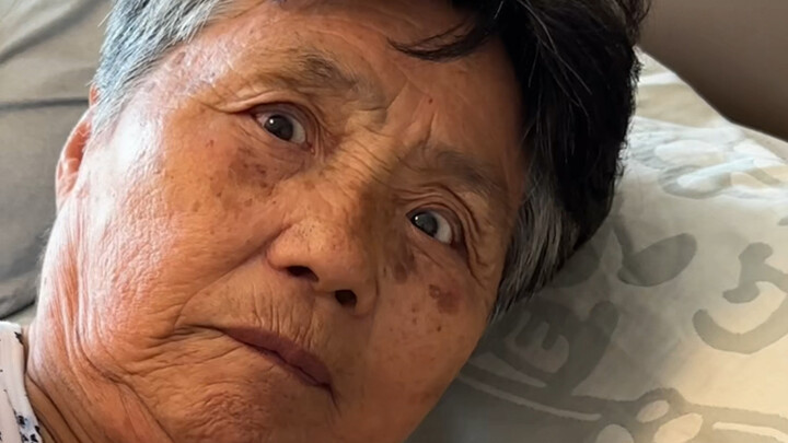 بصفتي أصغر طفل في العائلة، أعرف كلمات المرور لجميع الحسابات المالية.