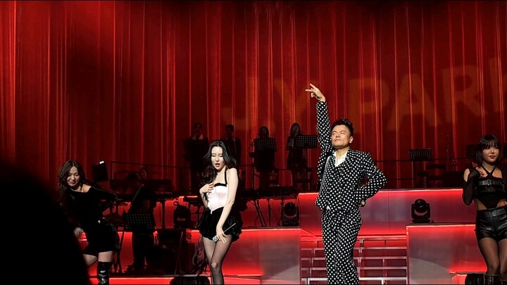 Sân khấu “Tell Me” chỉ có JYP mới thổi hồn vào nó #TheoCandyXemLive