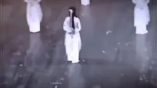 鞠婧祎早期在学校跳舞震撼全场“现在的她，应该是川音的骄傲吧”