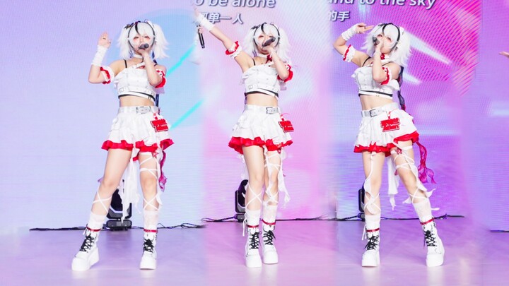 This Chuanbao has talent—fully live-miked singing and dancing at the cosplay convention! [Bilibili D