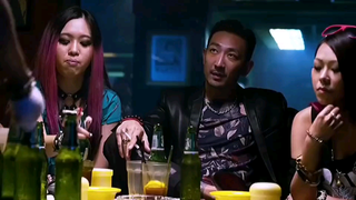 这里是香港呀，放个屁都要看风向的；