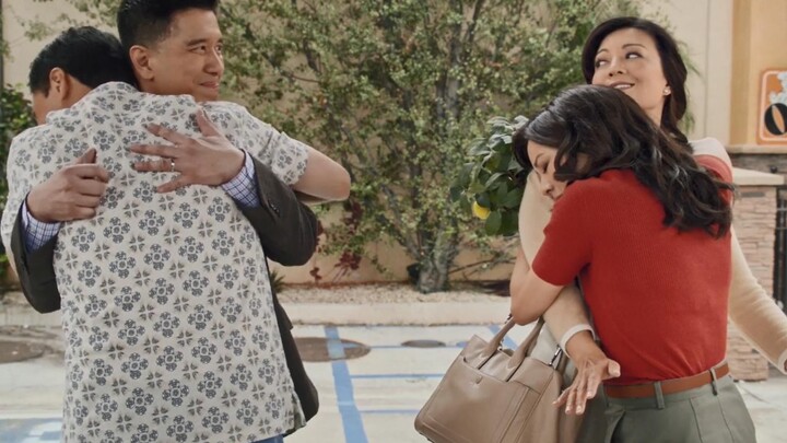 [First Time Abroad] When a Chinese-American family runs into Chinese people overseas, it’s even more