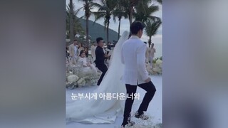 Mọi người đã sẵn sàng quẩy cùng cô dâu chú rể chưa, coi khúc này cười xỉu 🤣 nguồn: sưu tầm từ instagram phluan_ ngôthanhvân huytrần ngothanhvan huytran ngothanhvanhuytran huyandvan xh xuhuong xuhuongt