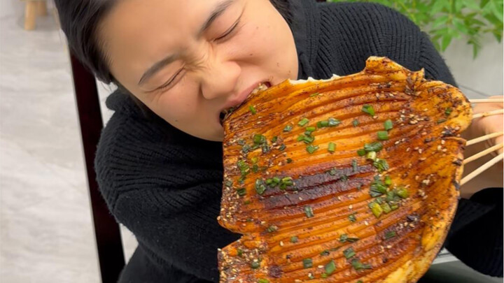 Istriku sudah makan squid teppanyaki selama setengah hidupnya, malam ini boleh makan sepuasnya!