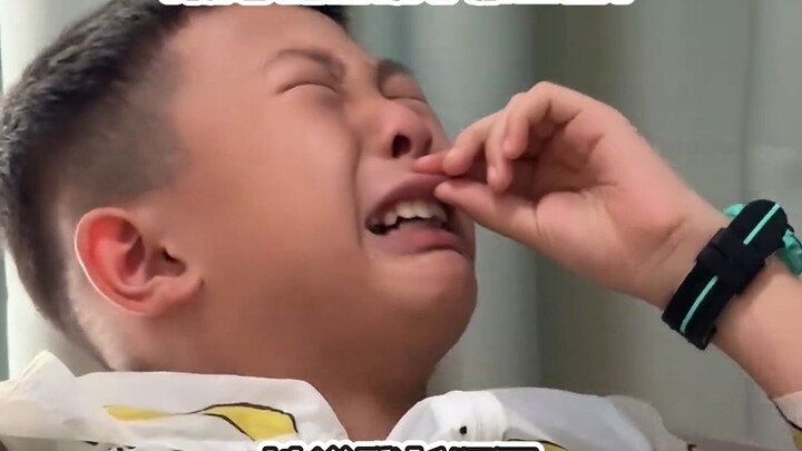 Chị gái đâm một kiếm, mẹ đâm ba kiếm!