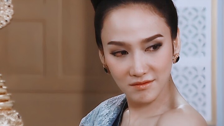 She is worthy of being the most powerful sister in Thailand. Few people can match her aura.