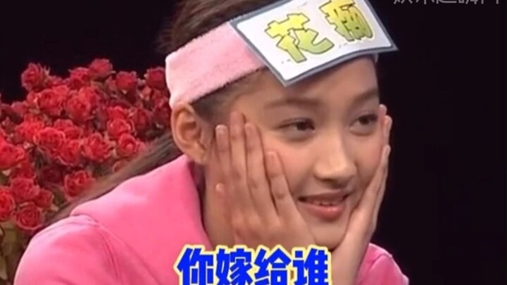 剧本都写不出的搞笑场面，关晓彤犯花痴的样子好可爱