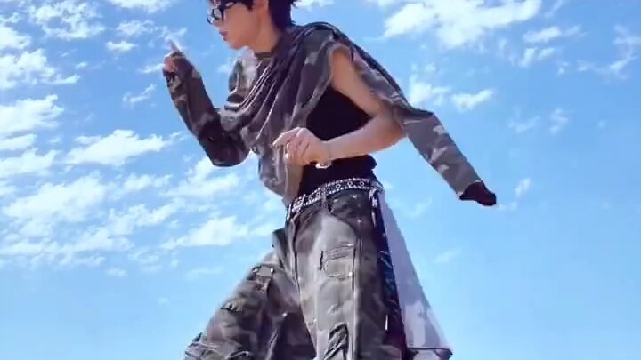 Eason Chen dances solo