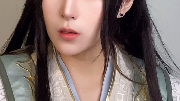 Cang Qiong Mountain is a fugitive princess.
