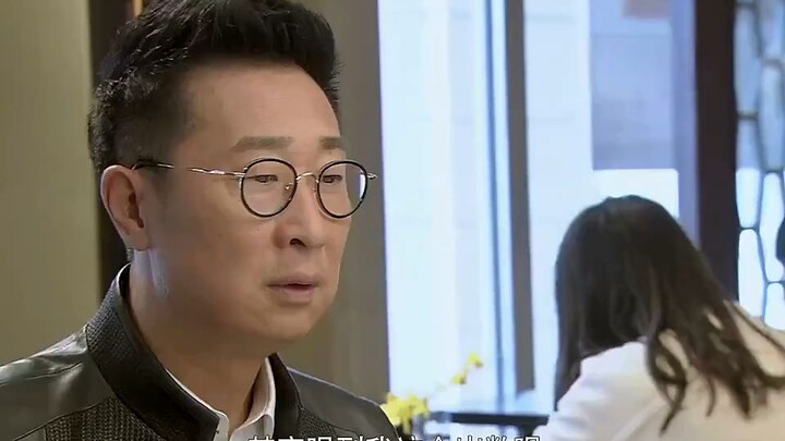 Ông sếp thất thế giúp ông lão nghèo đẩy xe, nào ngờ nhờ đó mà vươn lên đỉnh cao cuộc đời!