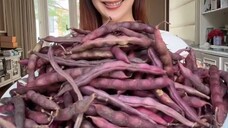 NONTON SAMPAI HABIS!!!! Ada hal membagongkan di akhir video ….. Lucu nya buncis warna ungu …
