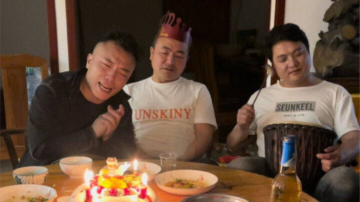 新版生日快乐歌，就问你敢不敢给朋友放